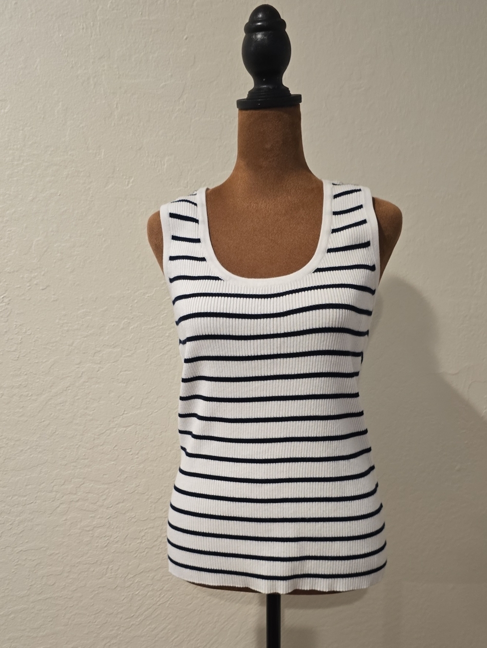 Tahari White & Navy Striped Ribbed Tank